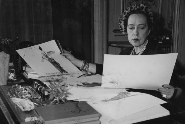 Elsa Schiaparelli reviewing her own designs. PARIS / / FRA Credit: APA-Images / AP